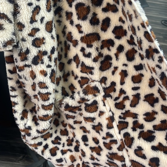 Clothes - Picture 2 of 4